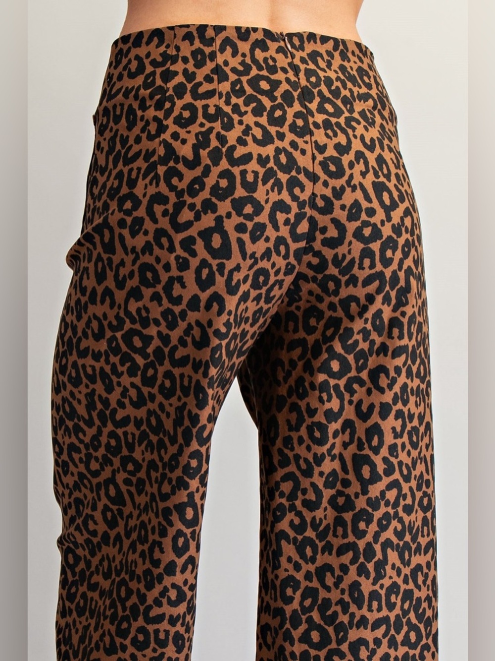 Leopard Ruffle Hem Straight Leg Cropped Pants - eesome - Picture 8 of 9